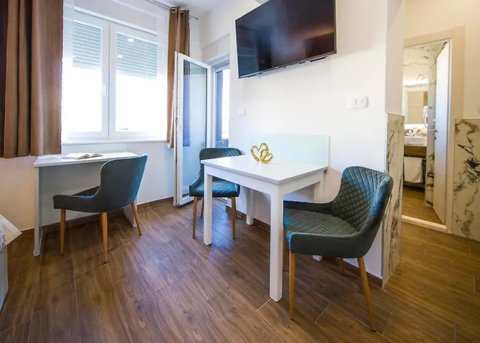 Luxury 2 *