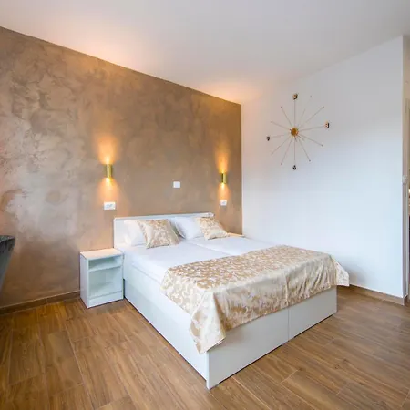 アパート Luxury 2