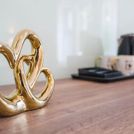 Luxury 2 *
